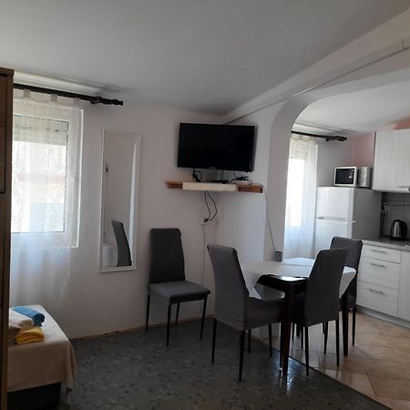 Apartments Ninske Vodice Bilik gambar